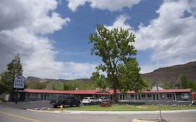 Spoke And Vine Motel